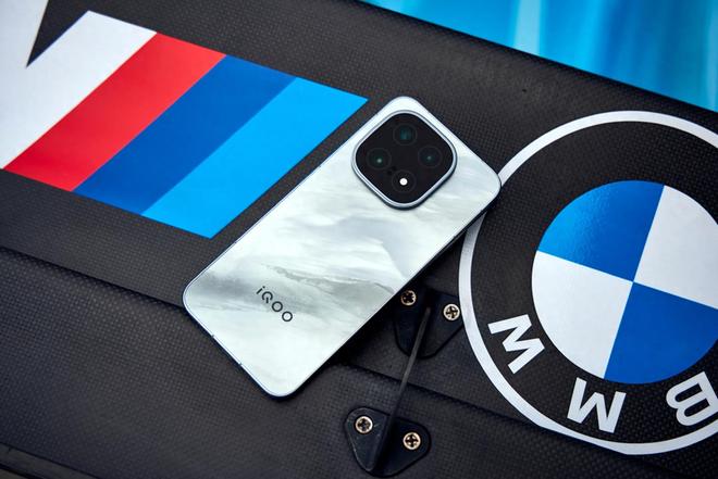 全面升级游戏体验—iQOO 15即将发布：这才是游戏旗舰应该的样子(图1)