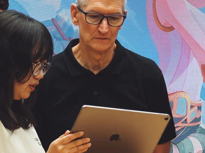 来自中国的年度 iPhone 游戏大奖Tim Cook 拜访《剑与远征》开发商(图2)