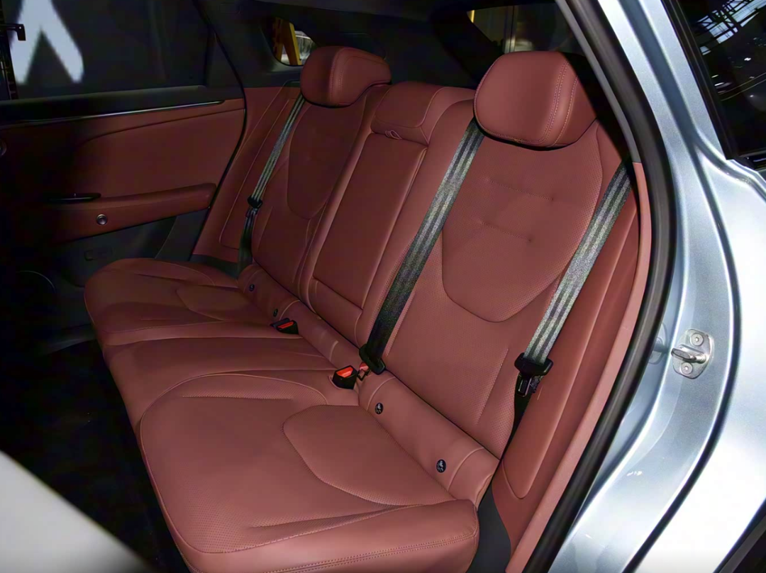 代表全新阿尔法T5(图5)