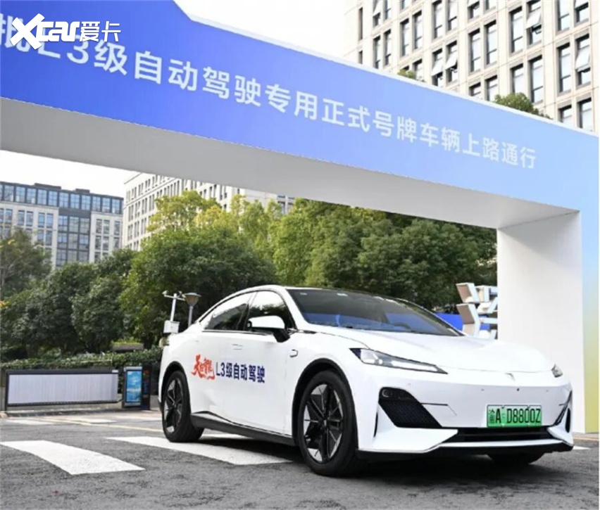 祛魅与新生：2025智能驾驶告别狂欢驶入责任深水区(图10)